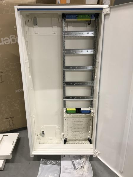 Hager Verteilerschrank mit 1x Verteilerfeld ZU37VT5APZ2 mit APZ, ZB32S
